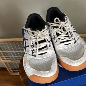 Indoor volleyball shoes